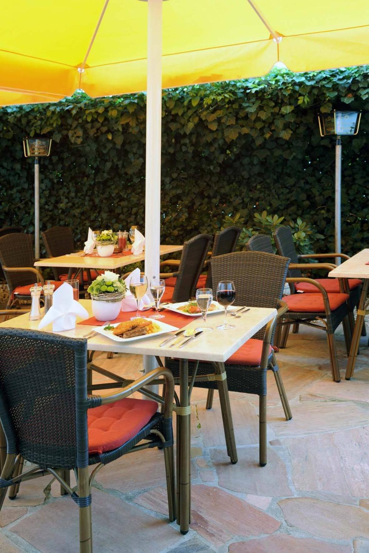 Hotel & Restaurant Hugenottengarten Friedrichsdorf Exterior foto