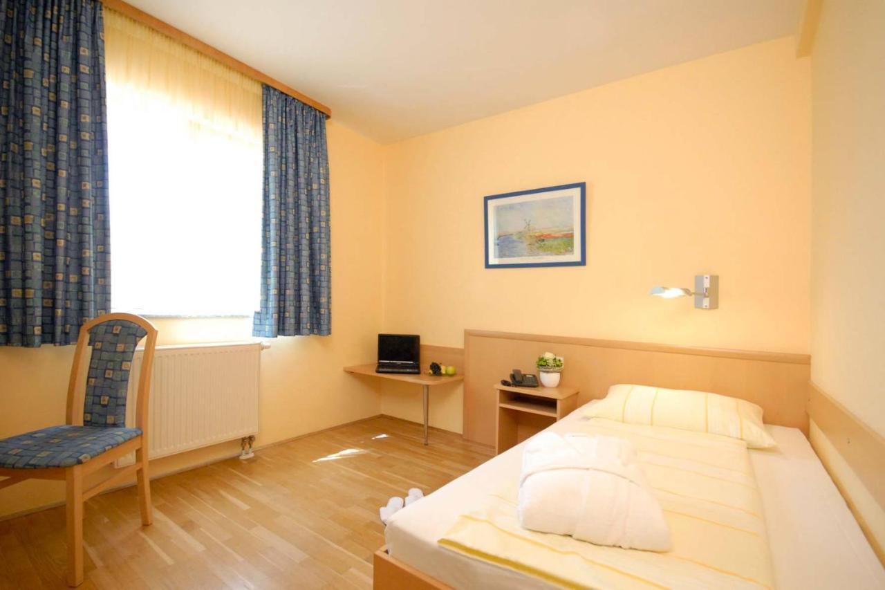 Hotel & Restaurant Hugenottengarten Friedrichsdorf Quarto foto