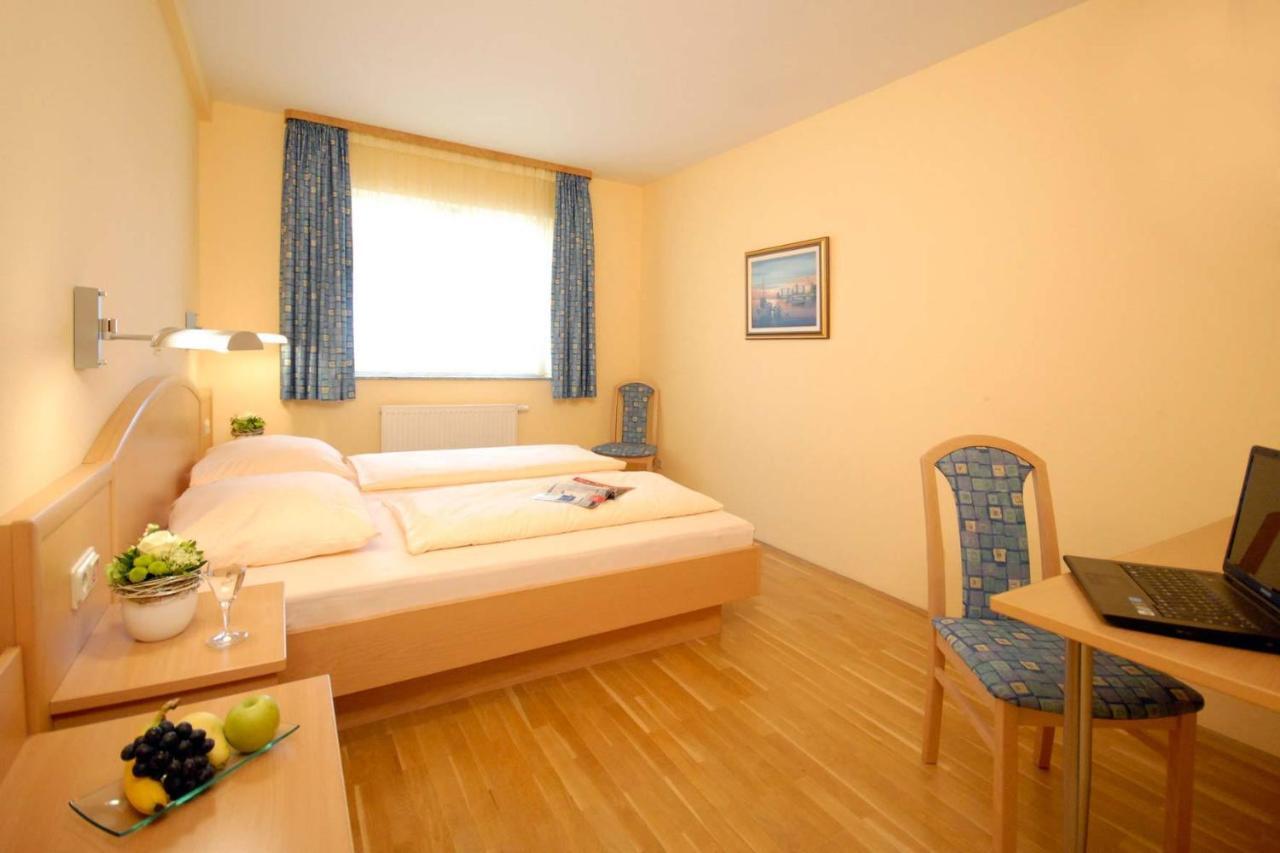 Hotel & Restaurant Hugenottengarten Friedrichsdorf Quarto foto